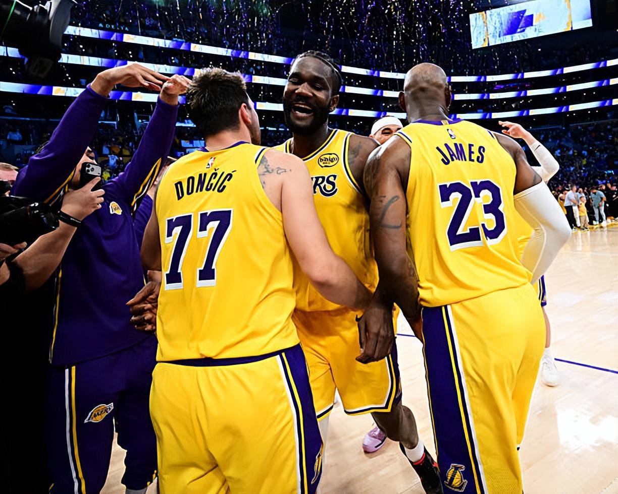 开云-关键时刻简直是攻守兼备，湖人先发中锋的个人能力绝对不差？