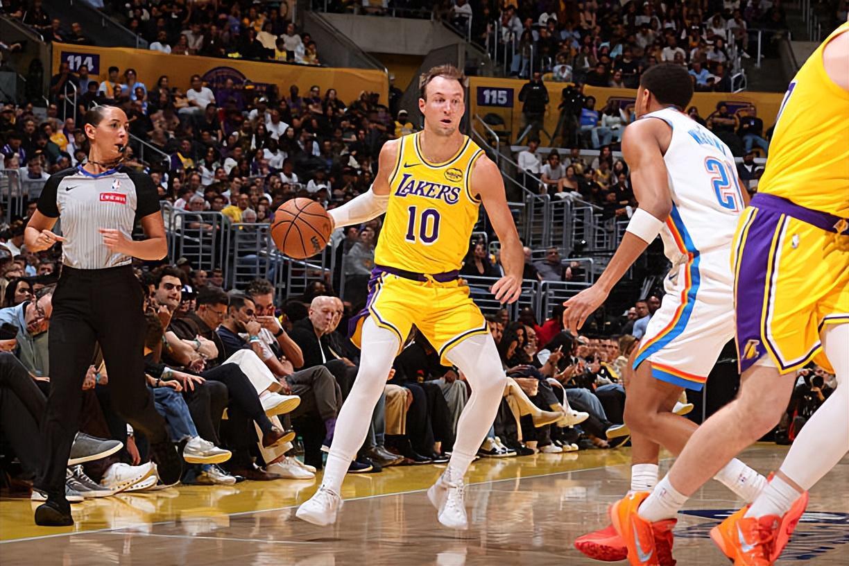 尽力了!湖人后场新援被迫从强力投手转型成为了后场核心?